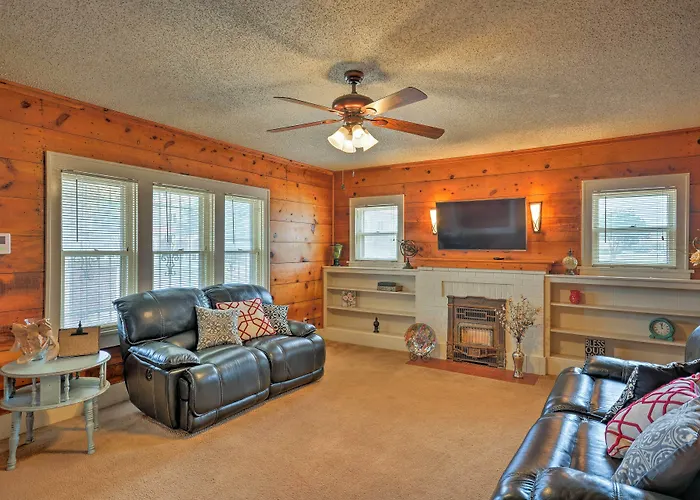 Inviting Lubbock Home > 1 Mi To Downtown