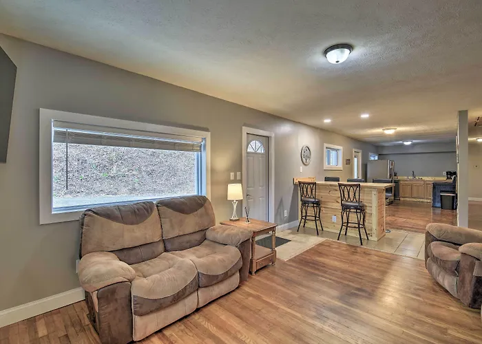 Mullens Cabin W/ Gas Grill & Mountain Views!