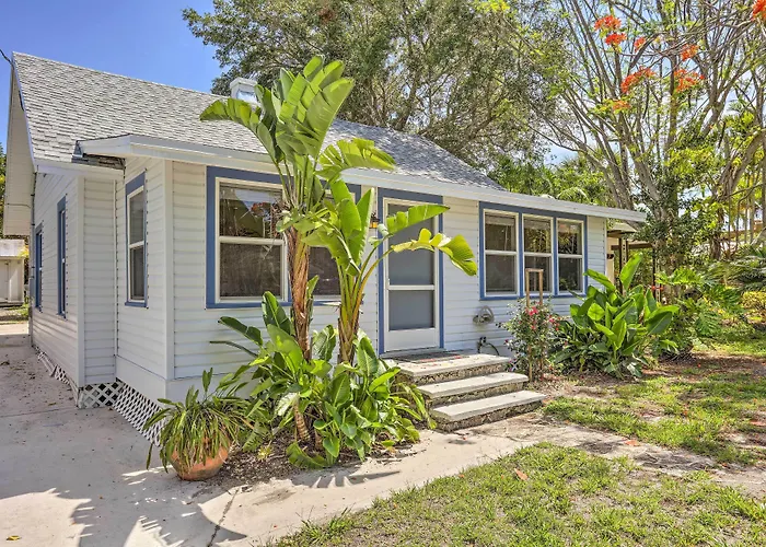 Lovely Cottage Near Downtown Stuart & Beaches