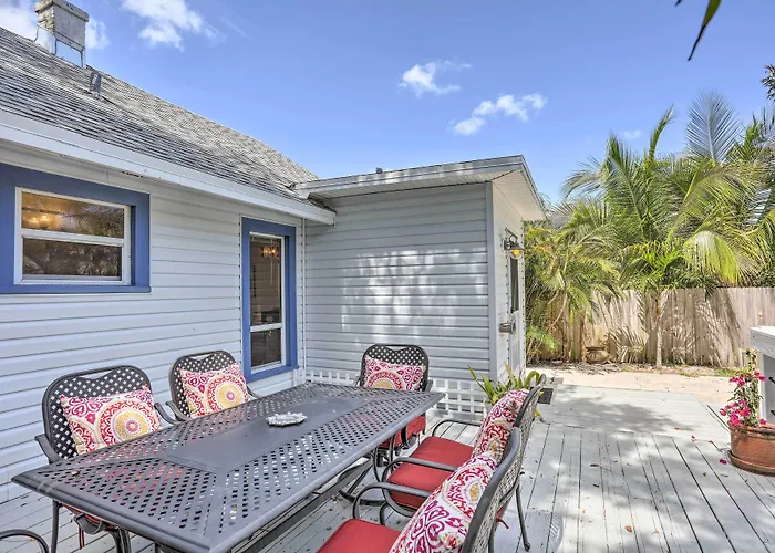 Lovely Cottage Near Downtown Stuart & Beaches