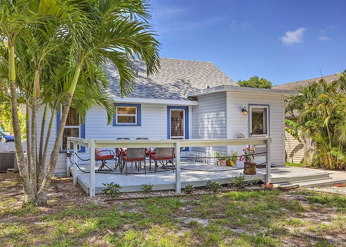 Lovely Cottage Near Downtown Stuart & Beaches