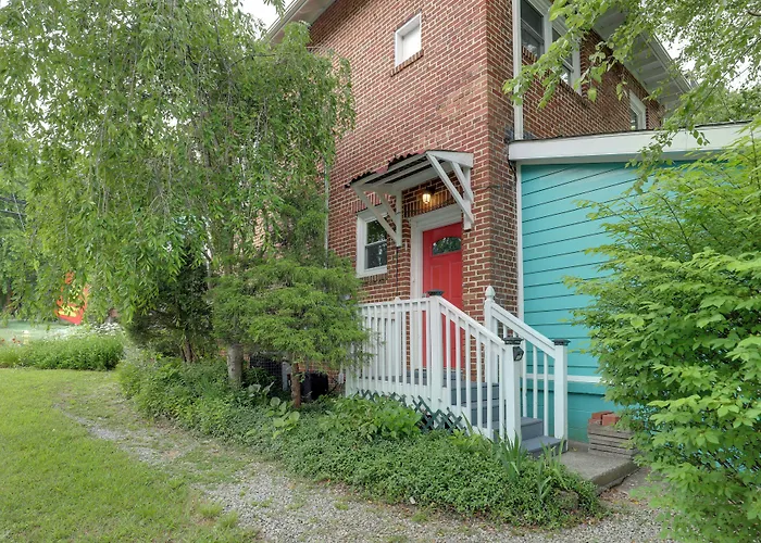 Lovely Hendersonville Retreat ~ 1 Mi To Downtown!