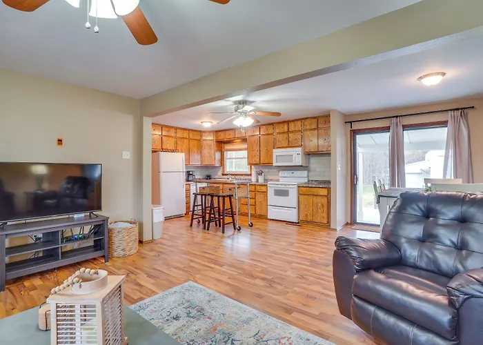 Shell Knob Home W/ Fire Pit, Near Table Rock Lake!