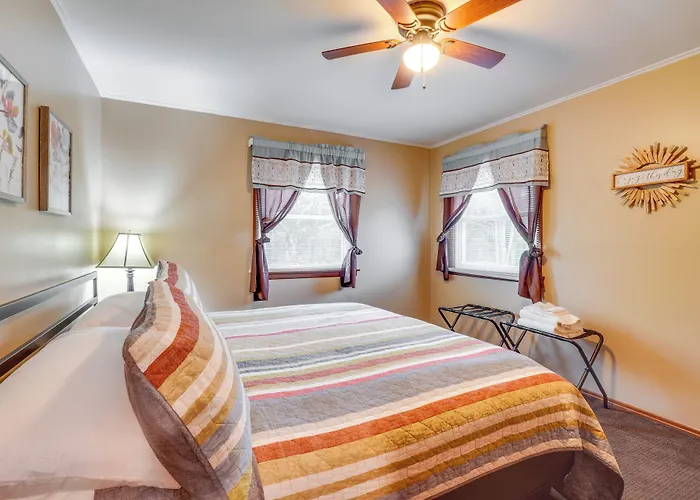 Shell Knob Home W/ Fire Pit, Near Table Rock Lake!