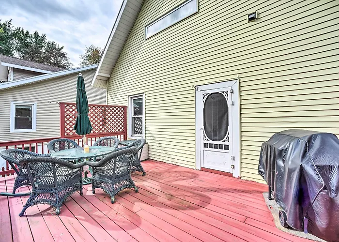 Pet-Friendly Latham Retreat ~ 7 Mi To Albany!