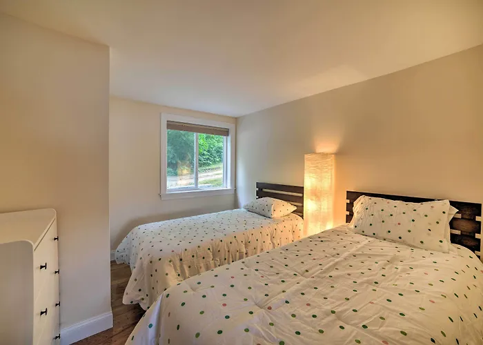 Lakefront Alton Bay Retreat W/ Dock Near Beaches!
