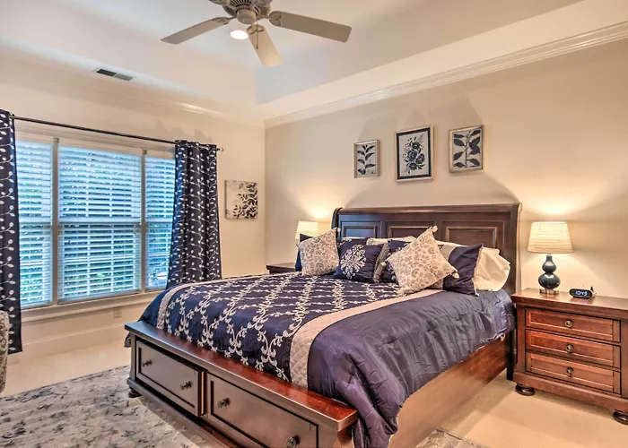 Upscale Home W/ Poker Room < 1 Mi To Golf!