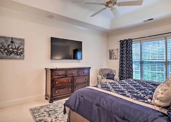 Upscale Home W/ Poker Room < 1 Mi To Golf!