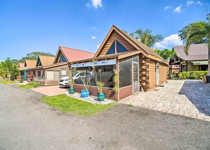 Okeechobee Cabin In Waterfront Community W/ Dock!