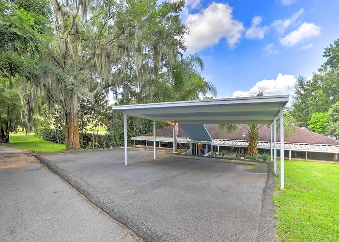 Lakefront Babson Park Escape: Pet Friendly!