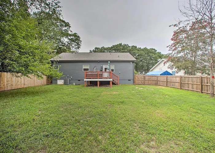 2 Mi To Downtown: Luxe Greenville Retreat!