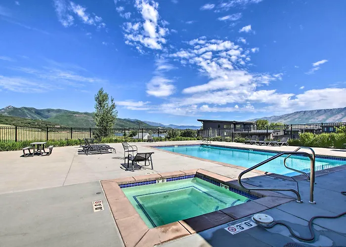 Mountain-View Townhome Near Powder Mountain!