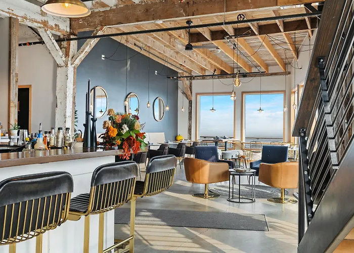 Bowline Hotel