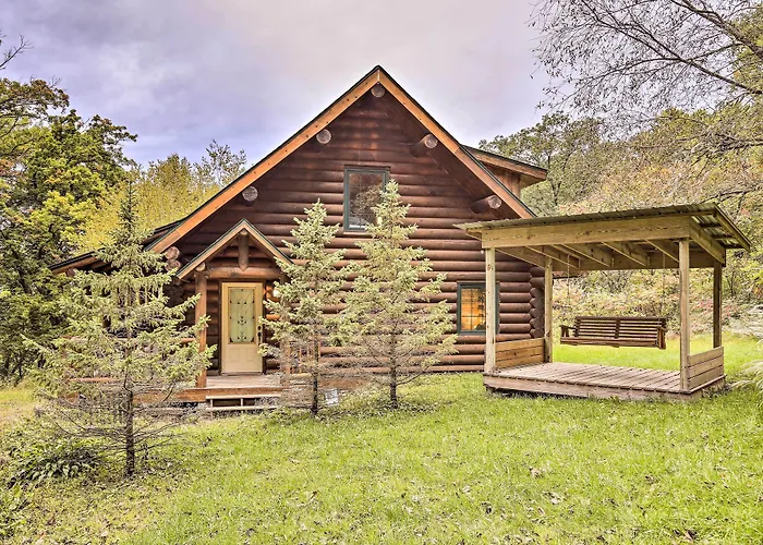 Splendid Family Cabin W/ Hot Tub & Grill!