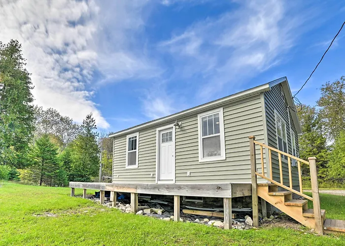 Cozy Cedarville Cottage - Walk To Lake Huron!