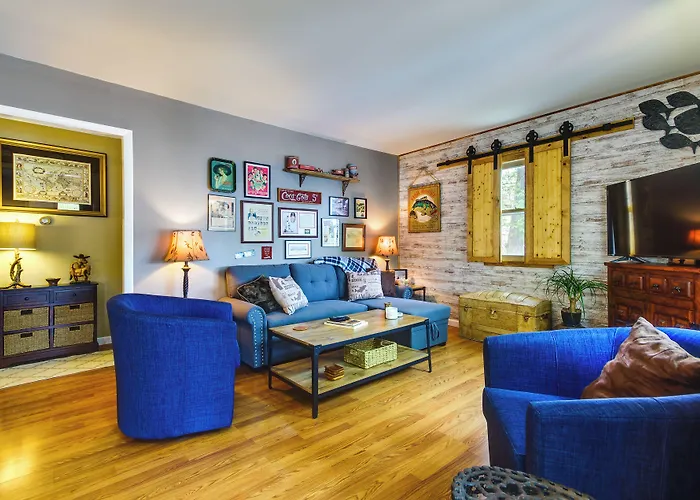 Waterfront Ozarks Home W/ Hot Tub, Bar & Dock