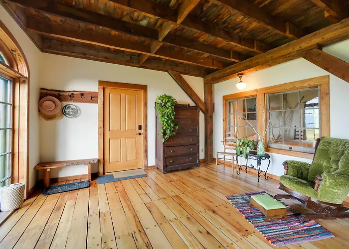 Breathtaking Mtn Views: Stylish Rustic Retreat!