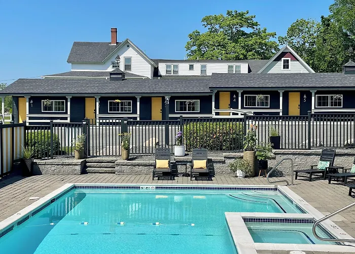 Seascape Motel & Cottages