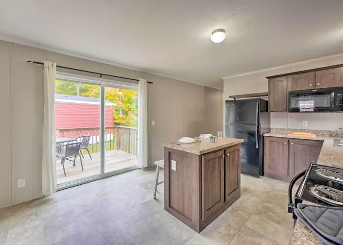 Cassopolis Cabin, Private Deck & Lake Access!