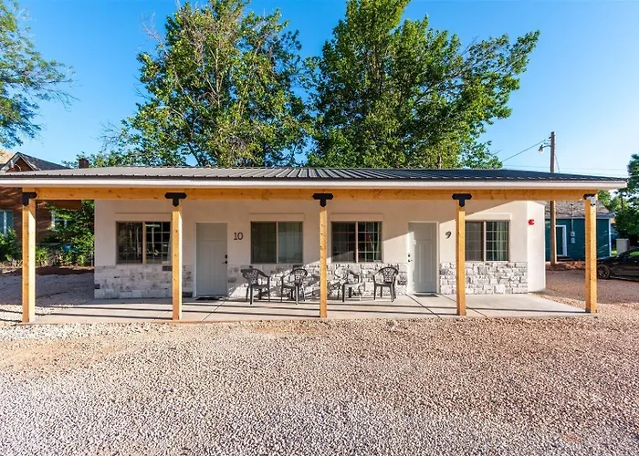 Hurricane Hideaway Lodging
