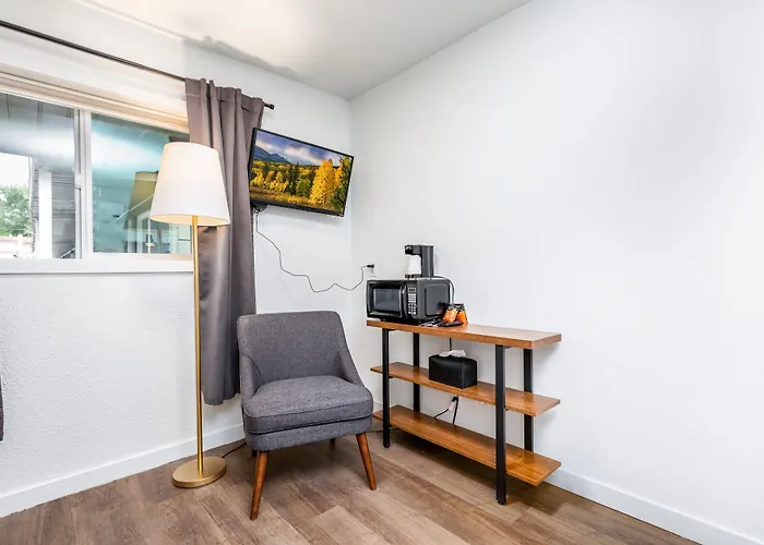 Minecart Motor Lodge