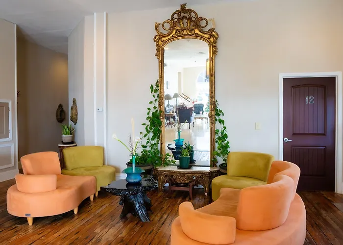 Oaak Tree Hotel