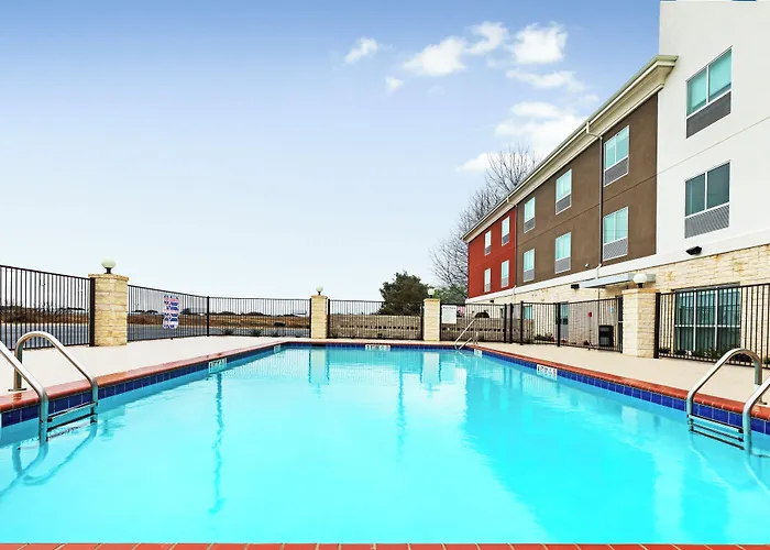 Holiday Inn Express & Suites Junction By Ihg