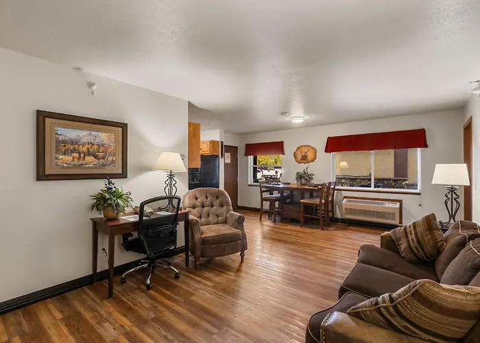 Yellowstone West Gate Hotel