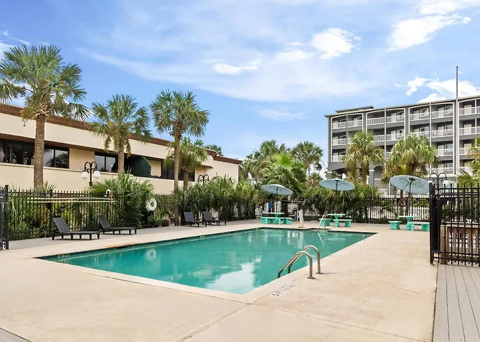 Beachfront Palms Resort Galveston, An Ascend Collection Hotel