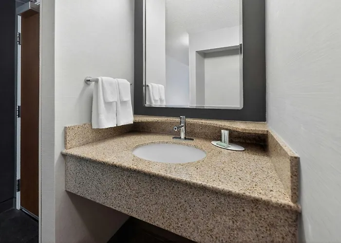 Courtyard By Marriott Albany