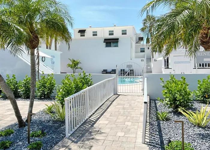Laplaya 206C: Gulf View End Unit with Private Beach Access