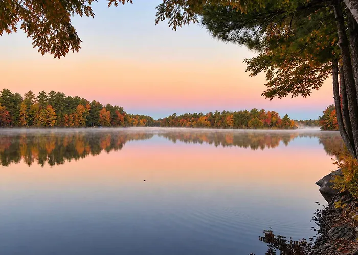 Cozy Maine Lakefront Escape | Fall Foliage & Fire