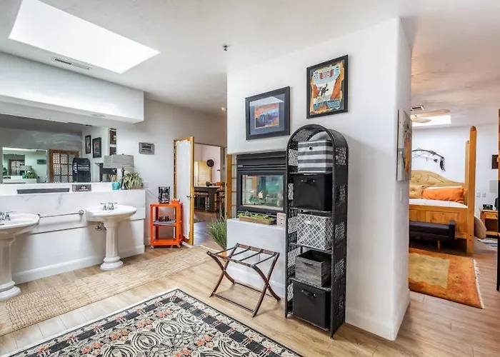 Sunny Cozy Condo