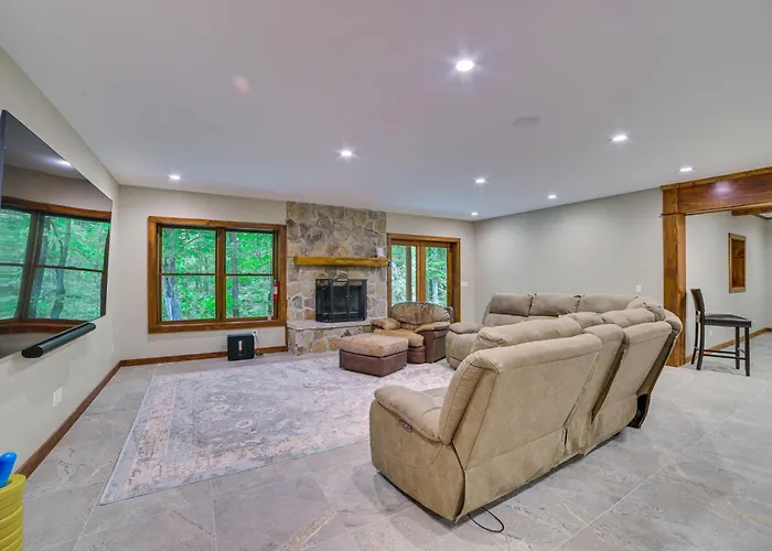 14 Mi To Slopes: Lodge On 104 Acres In Boyne City