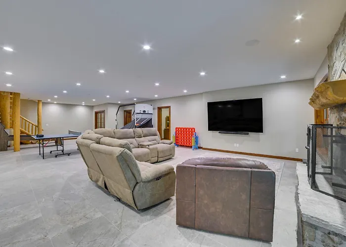 14 Mi To Slopes: Lodge On 104 Acres In Boyne City