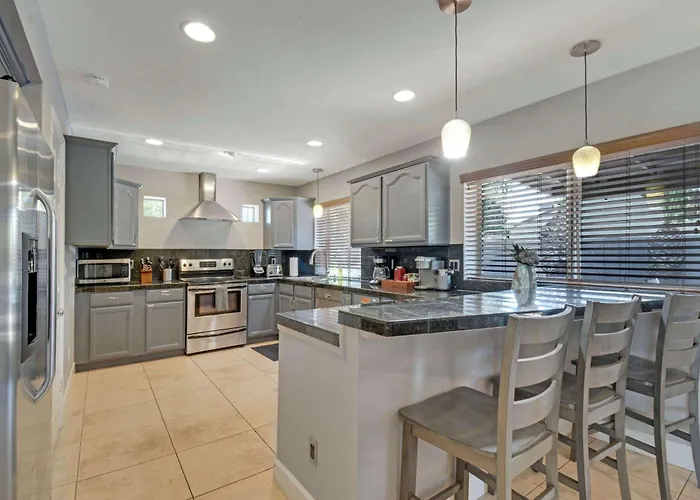4 Bdr, Two Master Suite, Billiards & Desert Oasis Pool