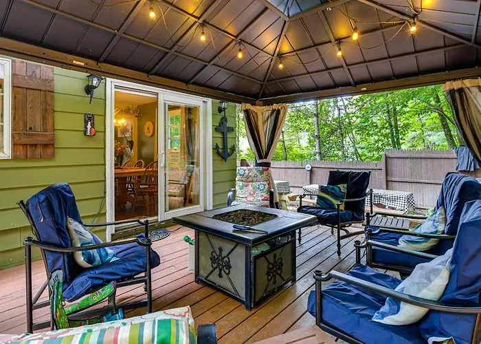 Rustic Adirondacks Home W/ Hot Tub & Lake Access!