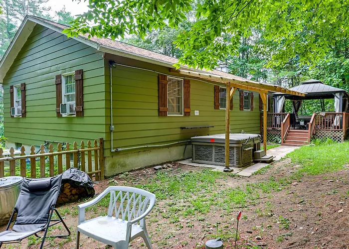 Rustic Adirondacks Home W/ Hot Tub & Lake Access!