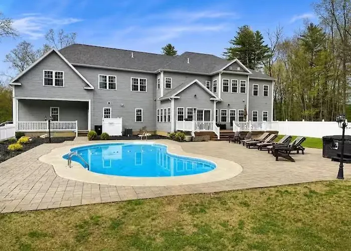 Saratoga Oasis: 9-Bedroom Retreat with Heated Pool and Hot Tub