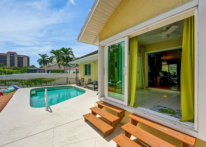 Walk To Beach & Jw Marriott | Heated Pool