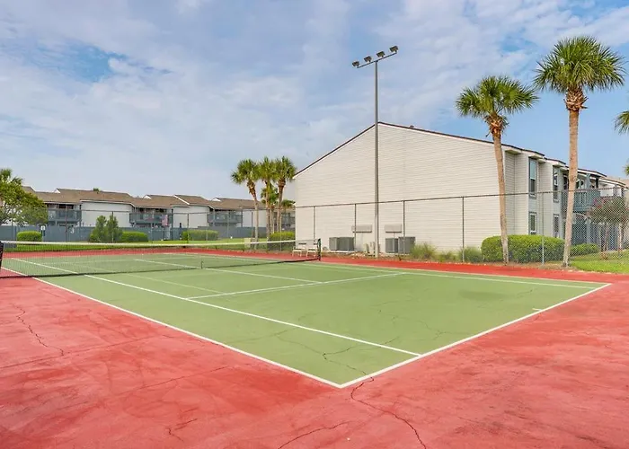 Pool & Tennis: Walkable Fernandina Beach Escape