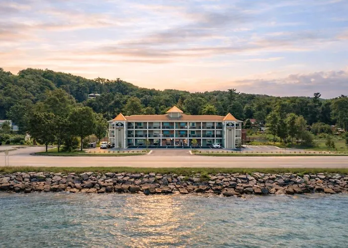 Gold Coast Inn - At The Bay In Traverse City