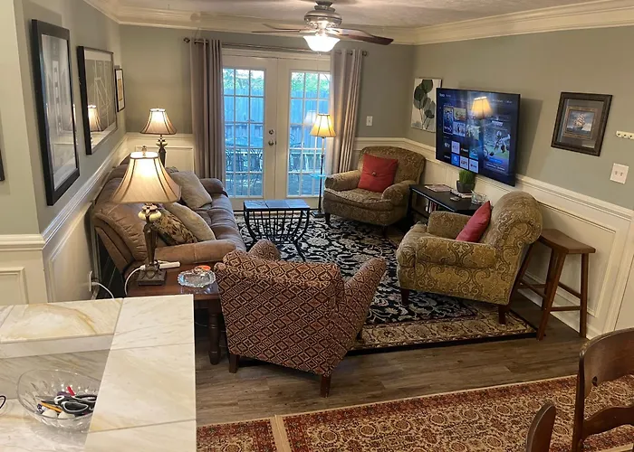 Classic City Condo: Downtown Athens Retreat