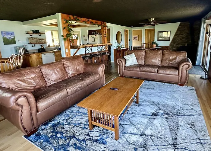 Lakeview Landing - Stunning Views Overlooking Bay
