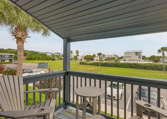 < Half-Mi To Fort Clinch Beach! Condo W/ Balcony