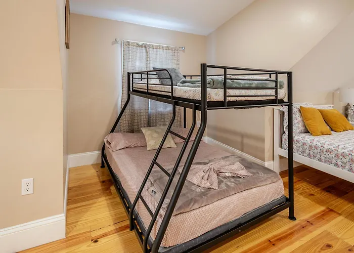Peaceful 5Br & 4Ba Quincy House W Patio, Near Red Line & Pet Friendly 284