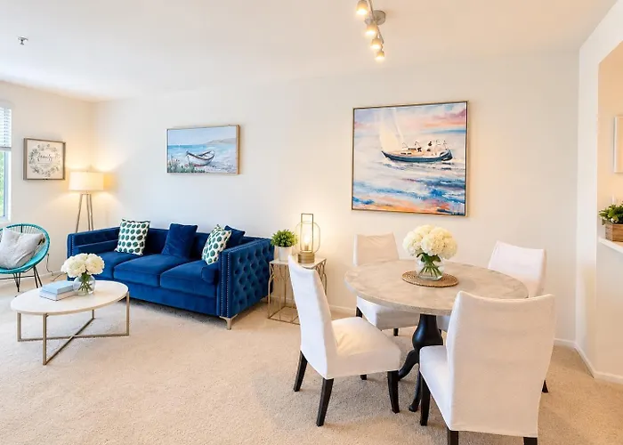Luxury Irvine 2Bedrooms 2Bathrooms Kitchen Pool Apartment