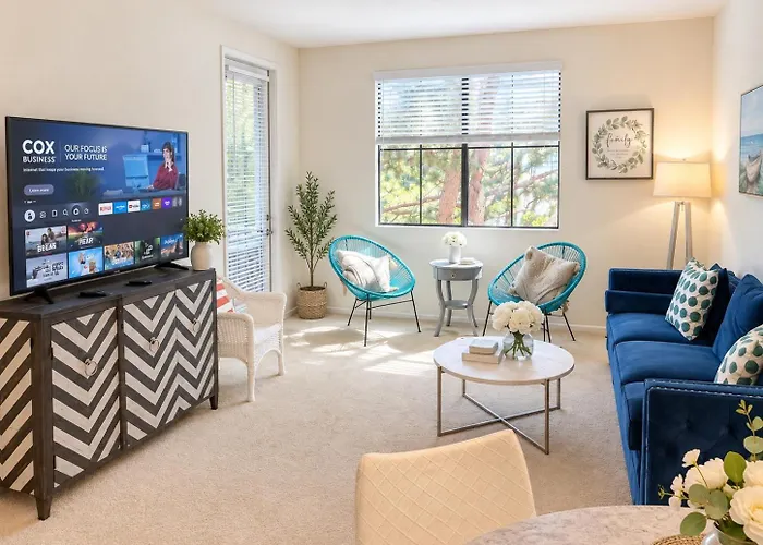 Luxury Irvine 2Bedrooms 2Bathrooms Kitchen Pool Apartment