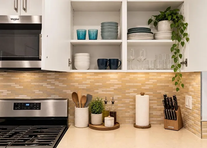 Luxury Irvine Spectrum 2 Bedrooms 2 Bathrooms Kitchen Pool Apartment