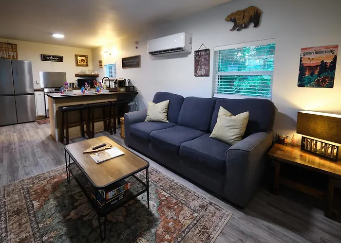Steps From Downtown Pigeon Forge Parkway + Private Hottub And Firepit - Wifi - Firefly Bungalows